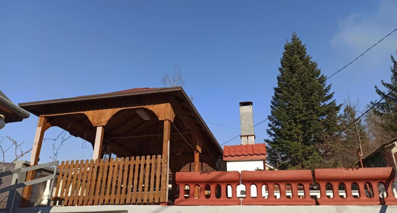 Apartman Adna Kulen Vakuf Zewnętrze zdjęcie