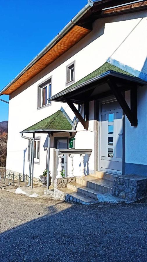 Apartman Adna Kulen Vakuf Zewnętrze zdjęcie