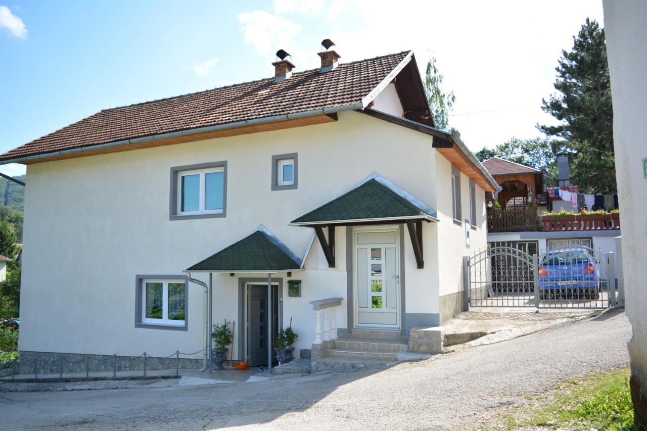 Apartman Adna Kulen Vakuf Zewnętrze zdjęcie