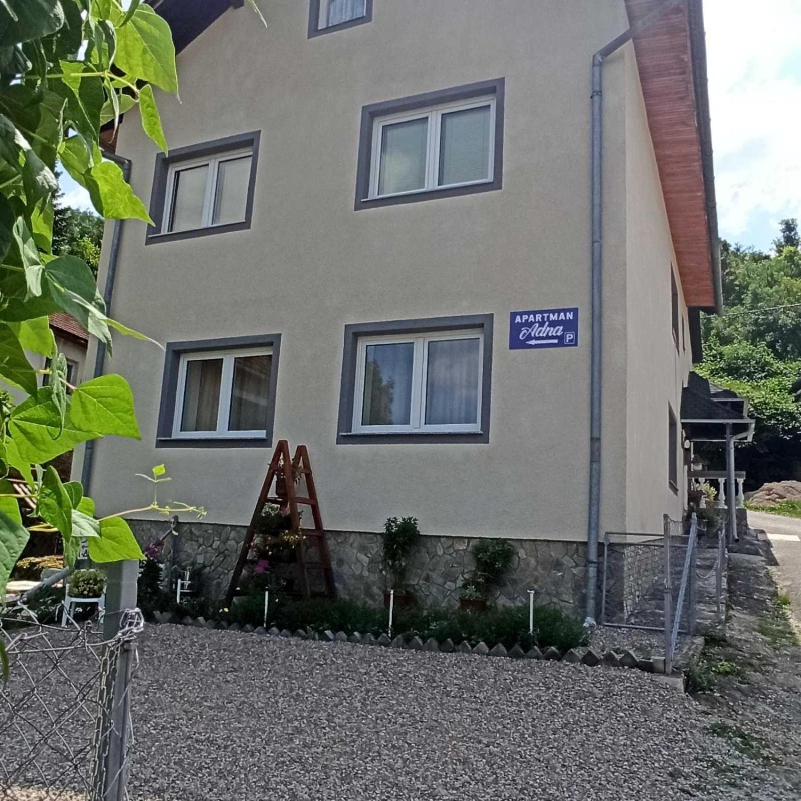 Apartman Adna Kulen Vakuf Zewnętrze zdjęcie
